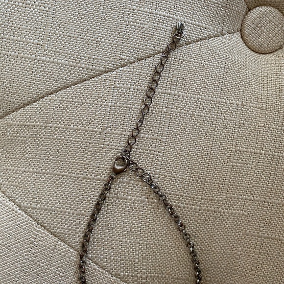 Gorgeous black and gray neutral necklace - Picture 4 of 4